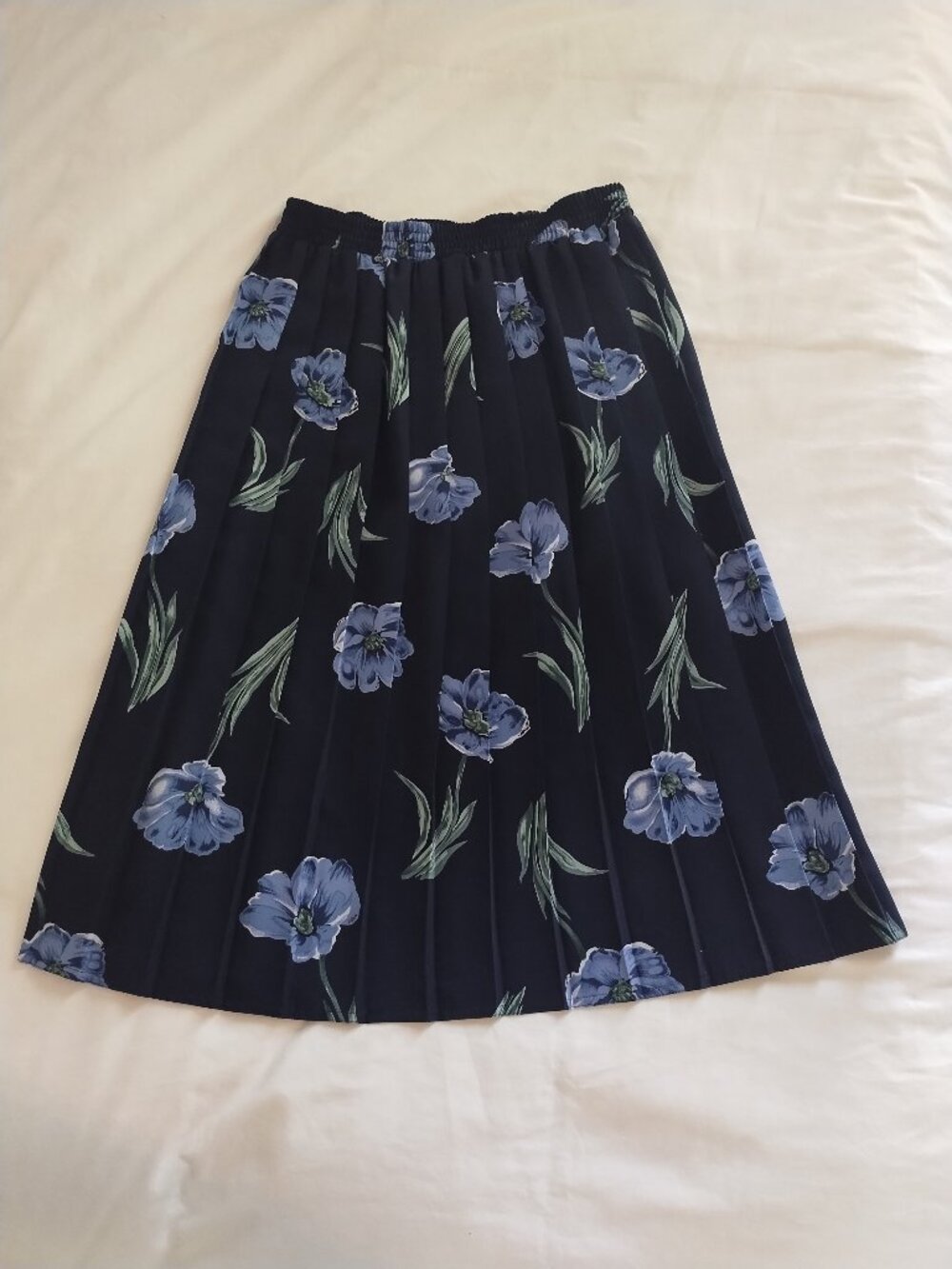 Tan Jay Petite Dark Blue Floral Pleated Skirt